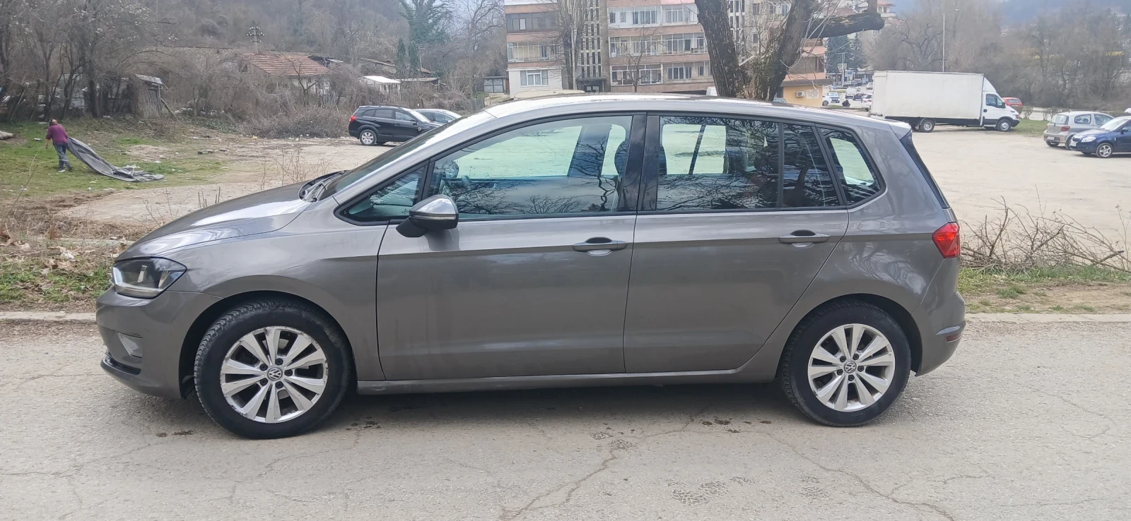 VW Golf 1.6TDi Sportvan, снимка 2 - Автомобили и джипове - 53893882