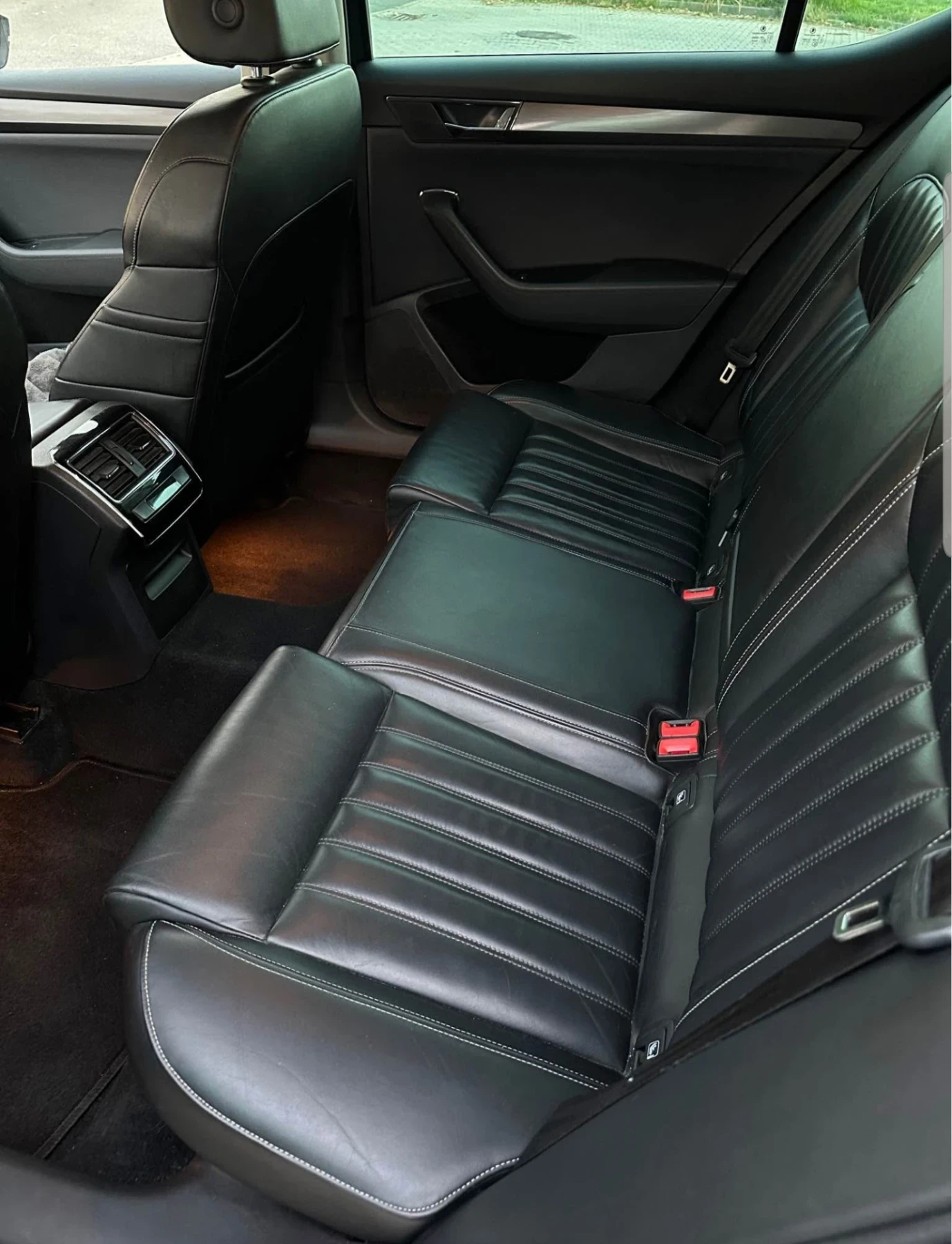 Skoda Superb 2.0 ТDI, снимка 8 - Автомобили и джипове - 54127668