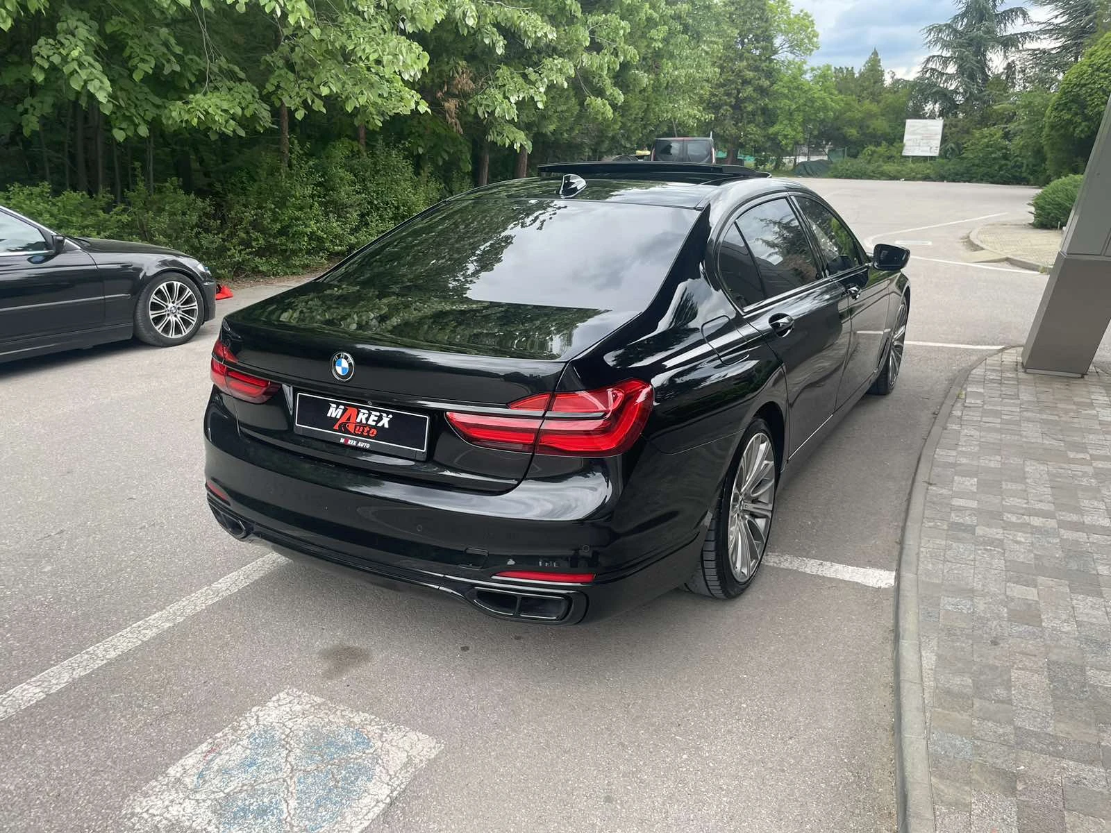 BMW 740 Long* SkyLounge* B&W* 3xTV* 360* Executive* Laser, снимка 4 - Автомобили и джипове - 54157023