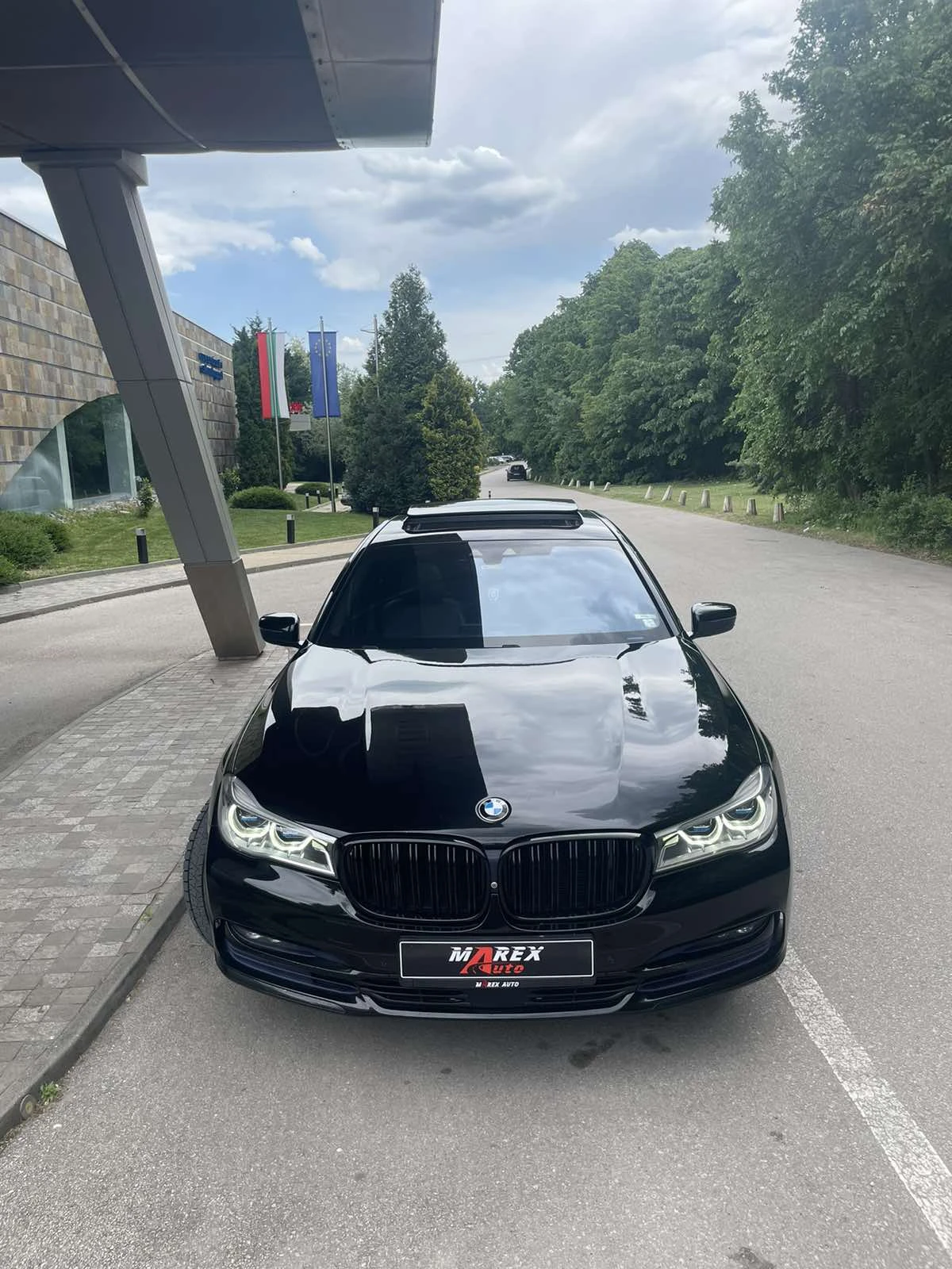 BMW 740 Long* SkyLounge* B&W* 3xTV* 360* Executive* Laser, снимка 2 - Автомобили и джипове - 54157023