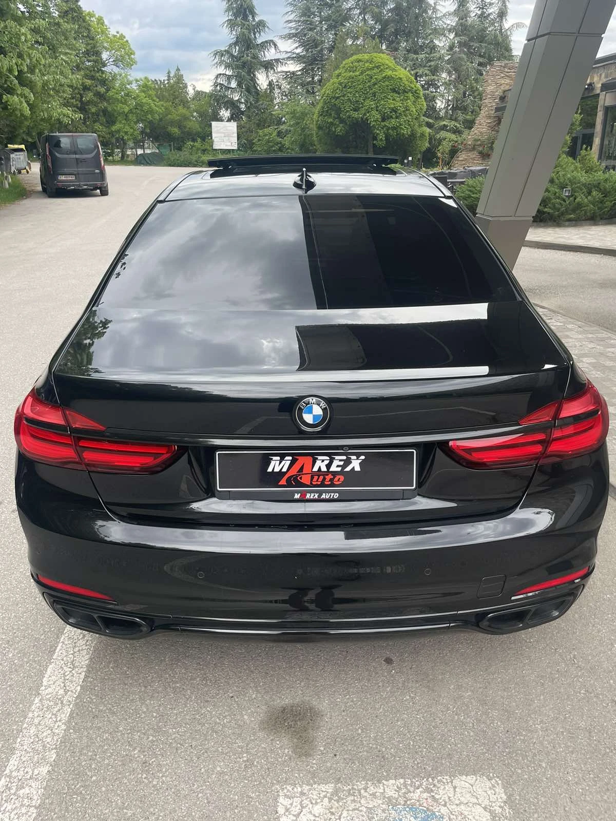 BMW 740 Long* SkyLounge* B&W* 3xTV* 360* Executive* Laser, снимка 5 - Автомобили и джипове - 54157023