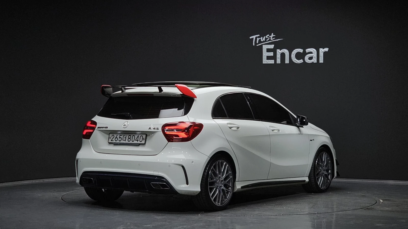 Mercedes-Benz A45 AMG DYNAMICA* CARBON* ALCANTARA* HARMAN* KEYLESS* КРАЙ, снимка 4 - Автомобили и джипове - 54389005