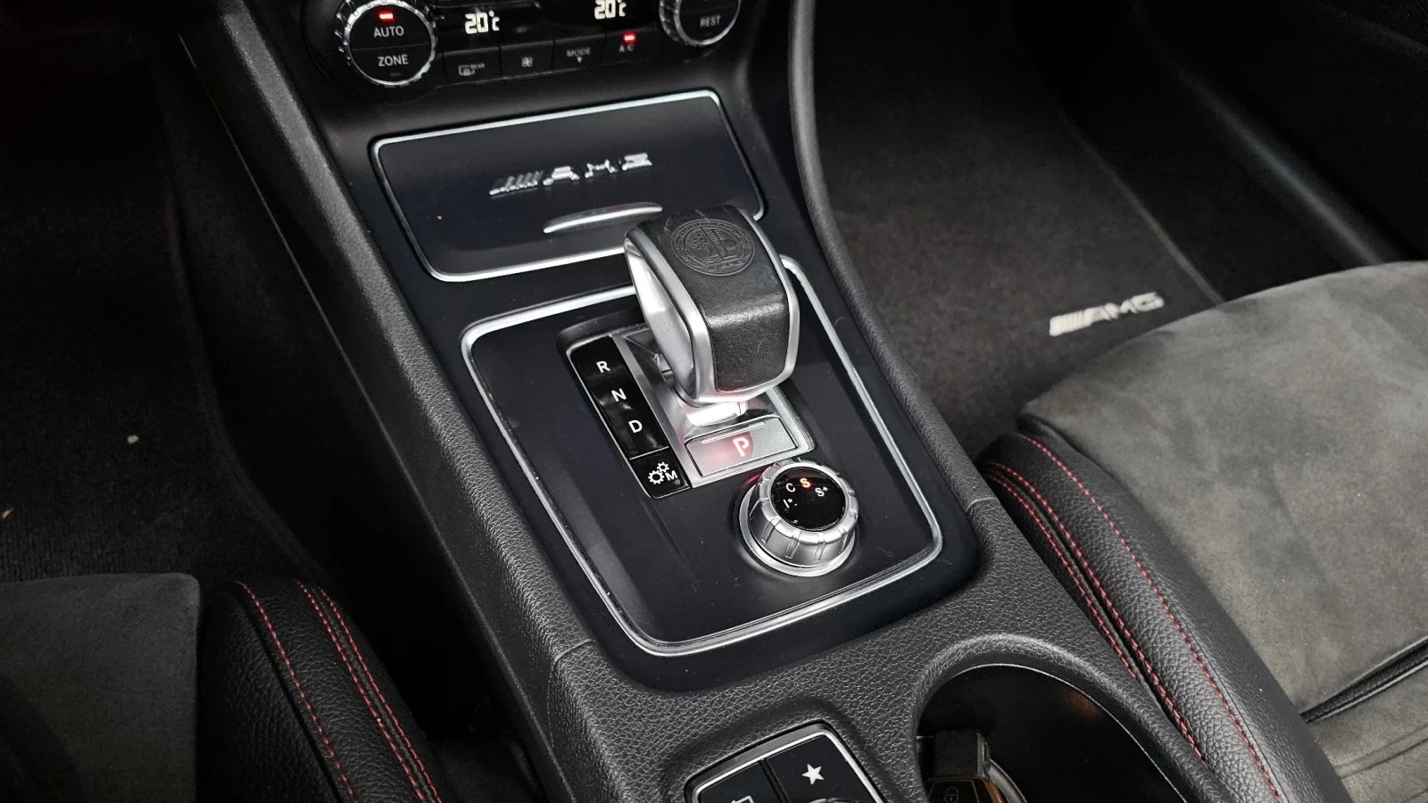 Mercedes-Benz A45 AMG DYNAMICA* CARBON* ALCANTARA* HARMAN* KEYLESS* КРАЙ, снимка 13 - Автомобили и джипове - 54389005