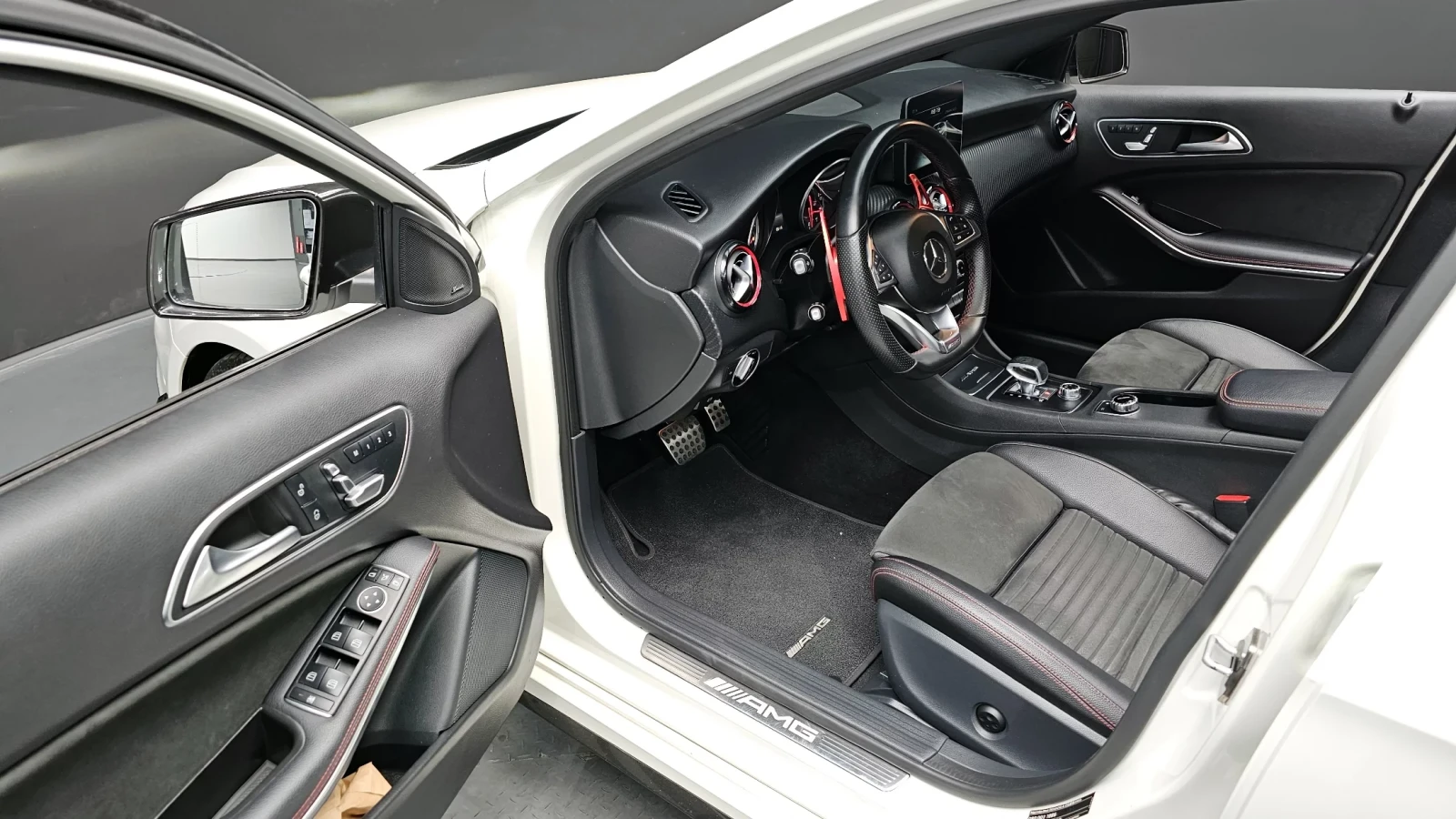 Mercedes-Benz A45 AMG DYNAMICA* CARBON* ALCANTARA* HARMAN* KEYLESS* КРАЙ, снимка 9 - Автомобили и джипове - 54389005