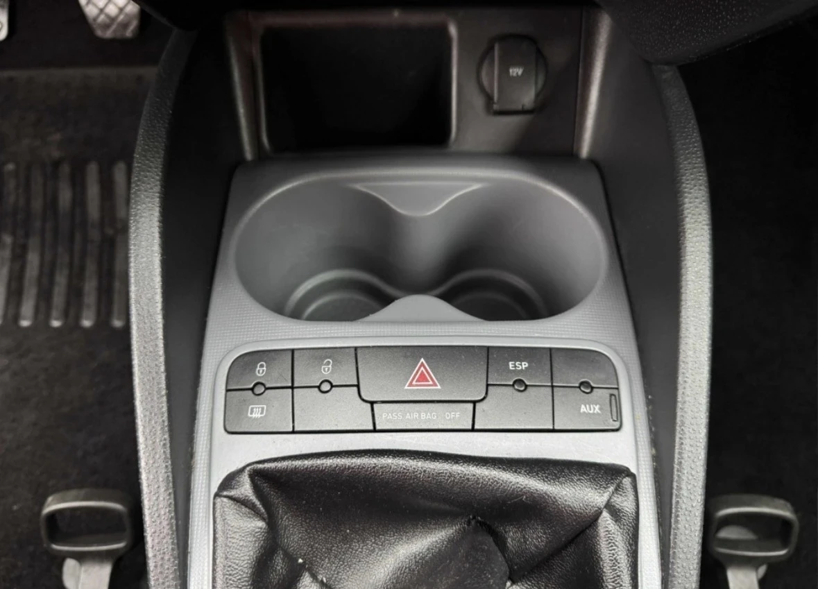 Seat Ibiza 1.2, снимка 8 - Автомобили и джипове - 54428932