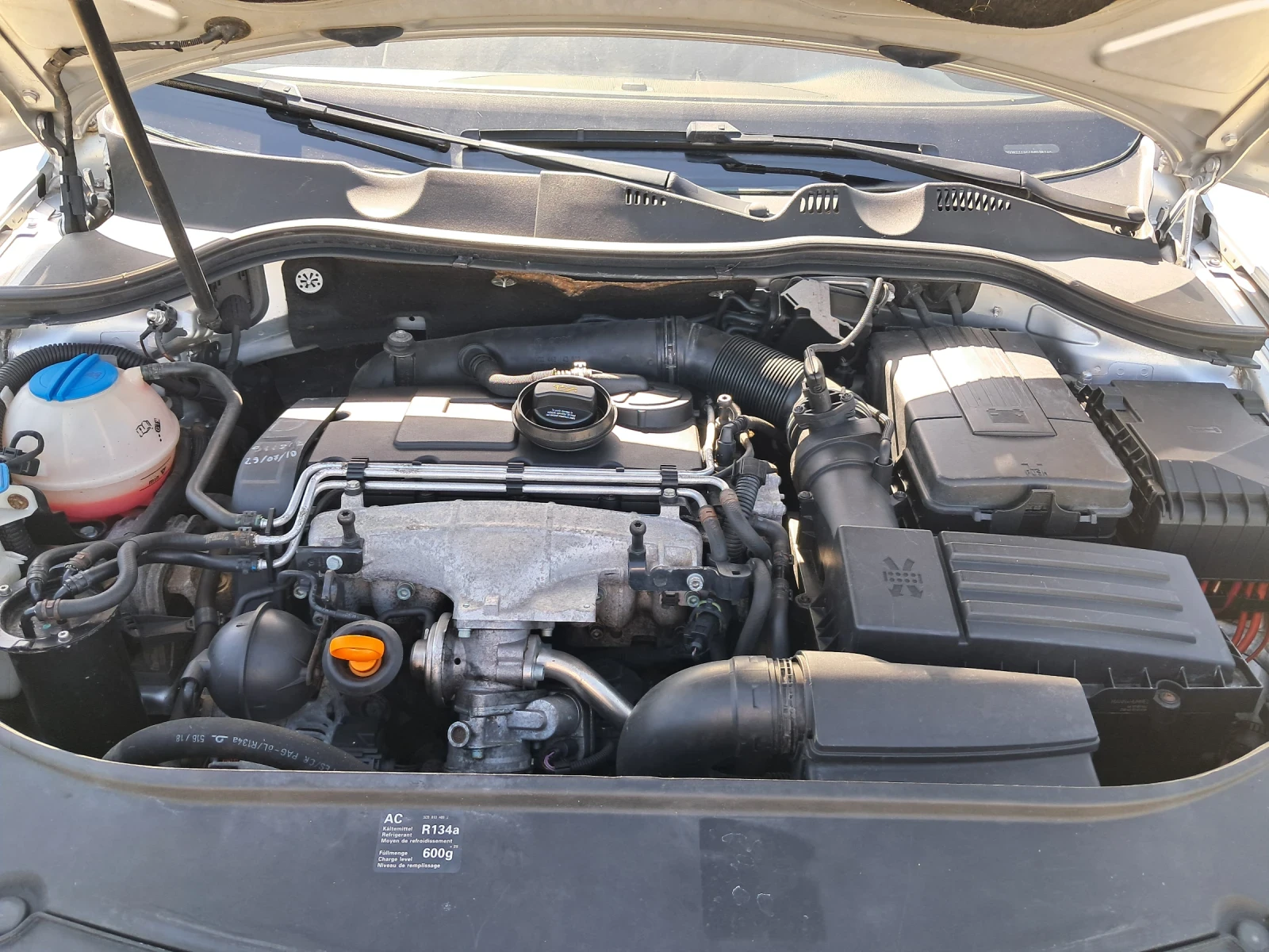 VW Passat 2.0TDI Судан 6 ск, снимка 13 - Автомобили и джипове - 55084442