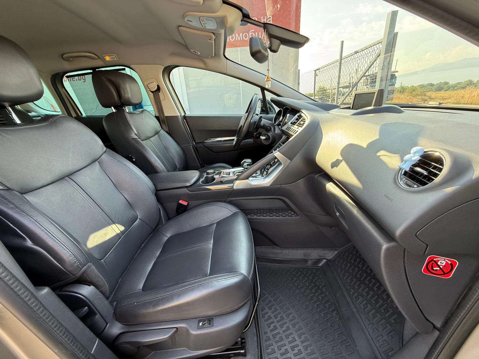 Peugeot 3008 2.0HDI 4X4* КОЖА* ПОДГРЕВ* HEAD UP* NAVI* КАМЕРА, снимка 14 - Автомобили и джипове - 55602506