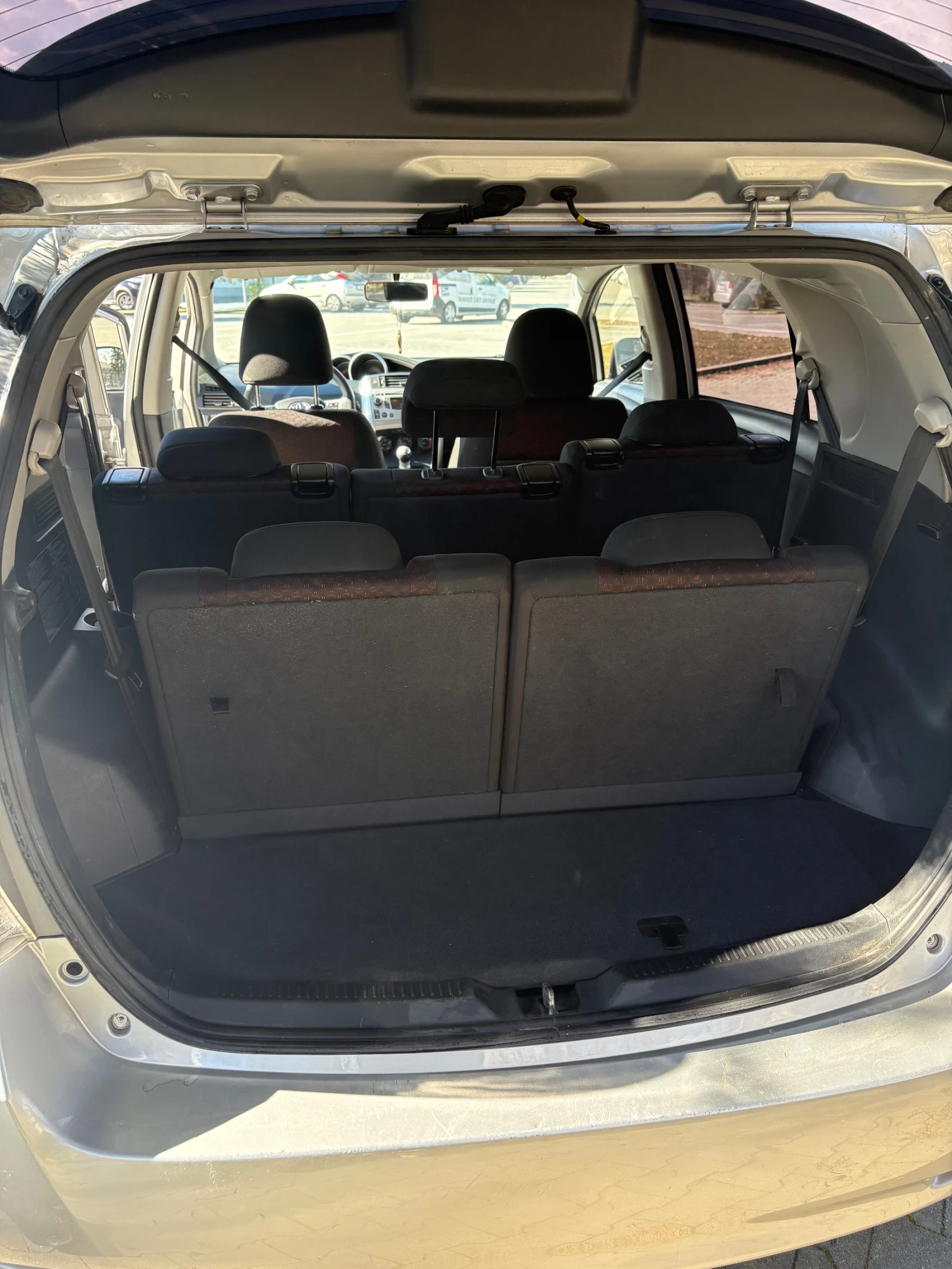 Toyota Verso 2.0 D4D 126 К.С, снимка 9 - Автомобили и джипове - 56158289