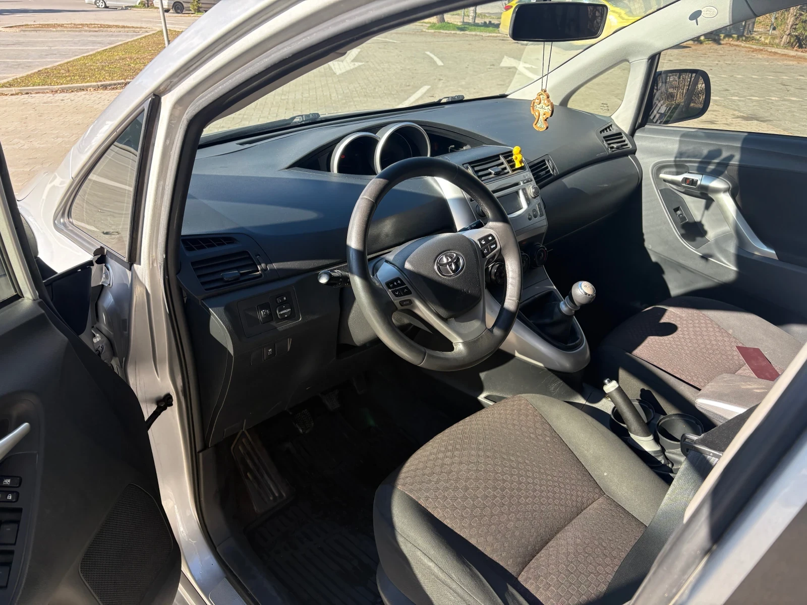 Toyota Verso 2.0 D4D 126 К.С, снимка 5 - Автомобили и джипове - 56158289