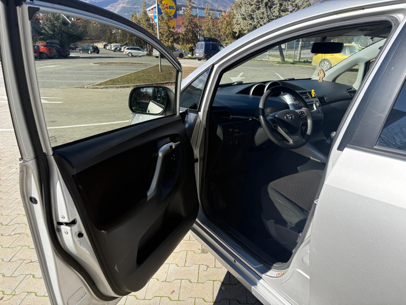 Toyota Verso 2.0 D4D 126 К.С, снимка 6 - Автомобили и джипове - 56158289