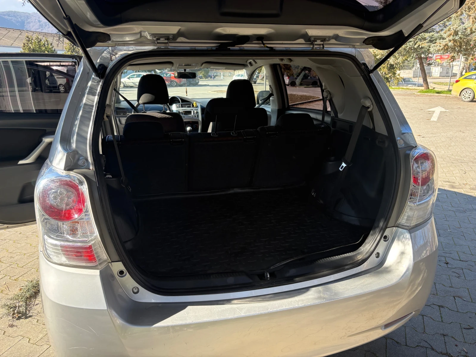 Toyota Verso 2.0 D4D 126 К.С, снимка 8 - Автомобили и джипове - 56158289
