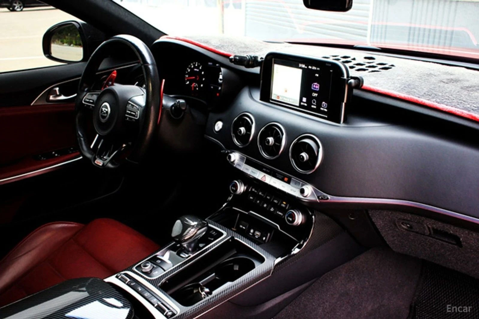 Kia Stinger, снимка 17 - Автомобили и джипове - 56686876