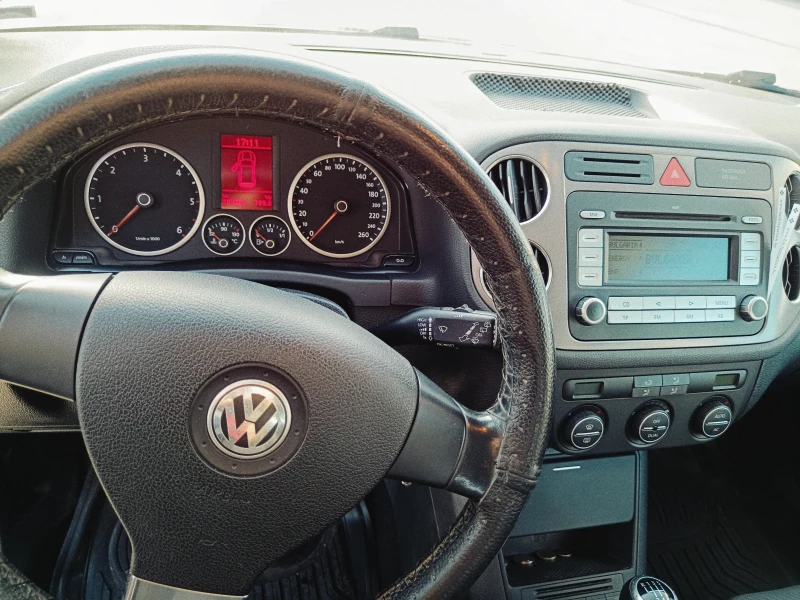 VW Tiguan, снимка 11 - Автомобили и джипове - 49497586