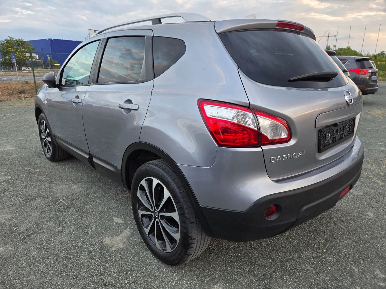 Nissan Qashqai 2, 0DCI150ks4x4NAVIKAMERAPANORAMAAVTOMATITALIAEU5B - изображение 5