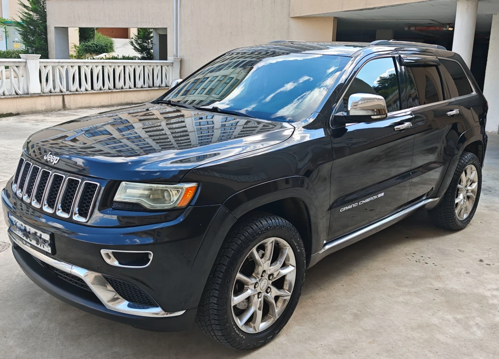 Jeep Grand cherokee 5.7 HEMI SUMMIT R/T, снимка 2 - Автомобили и джипове - 55202245