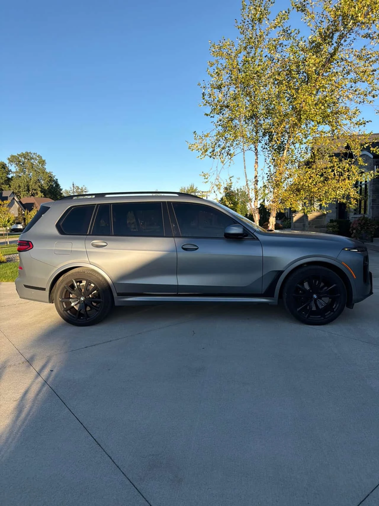 BMW X7 / xDrive40i / БЕЗ ЗАБЕЛЕЖКА / НА ВЪЗДУХ / СИВ МАТ, снимка 3 - Автомобили и джипове - 56228470