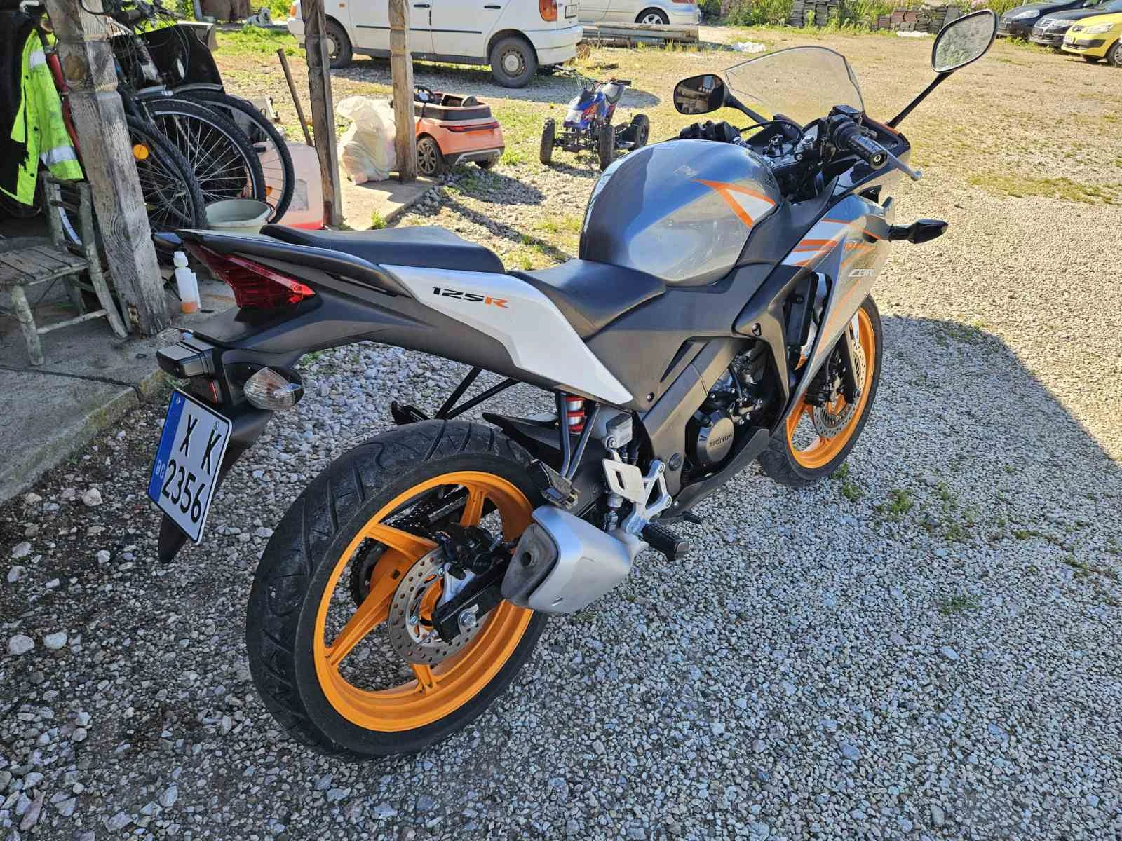Honda 125 CBR 125R, снимка 3 - Мотоциклети и мототехника - 54717698