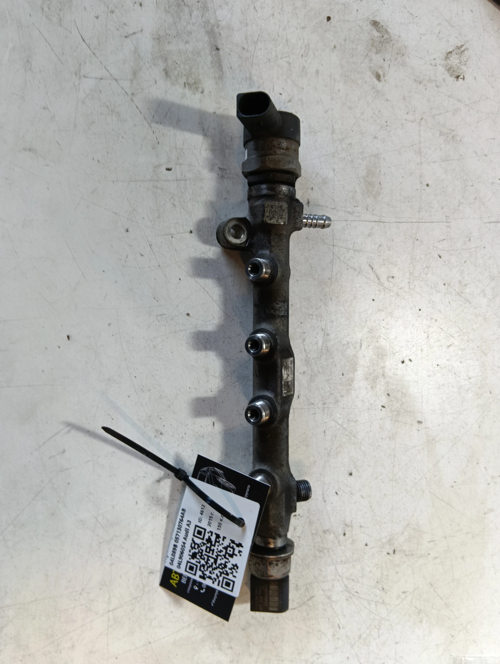 горивна рейка 2.0TDI  04L125 04L089B 057130764AB 04L906054 Audi A3