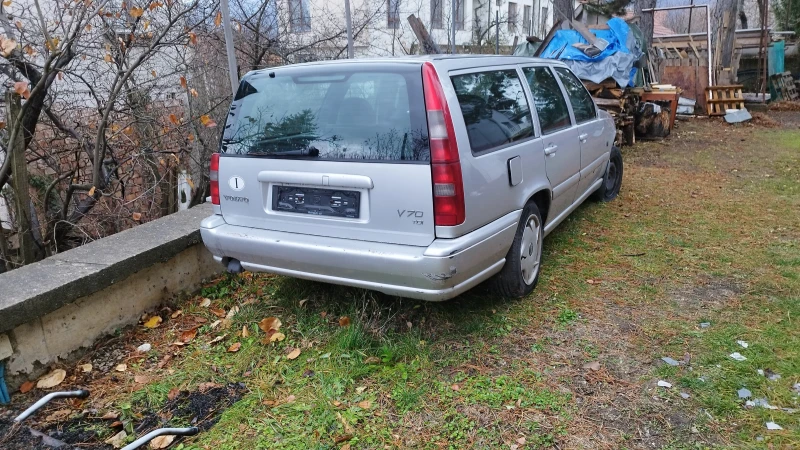 Volvo V70, снимка 14 - Автомобили и джипове - 48402797