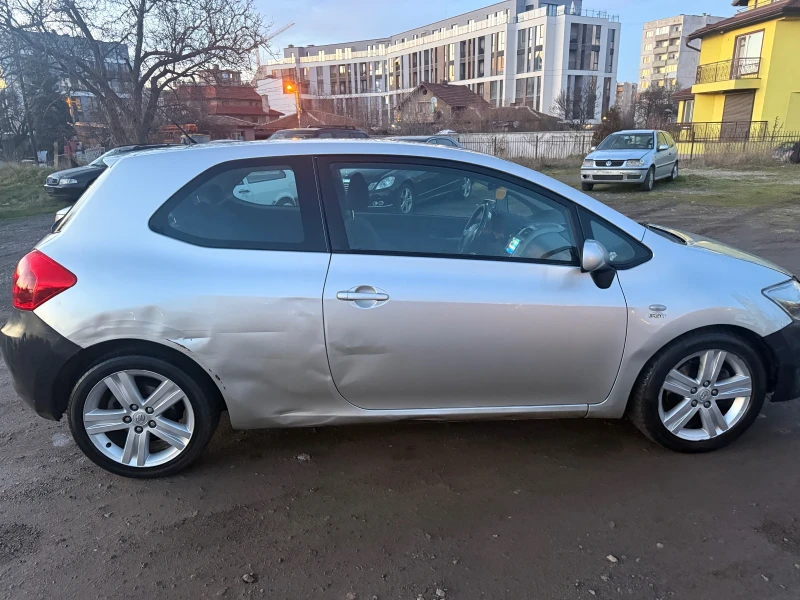 Toyota Auris, снимка 3 - Автомобили и джипове - 53120865