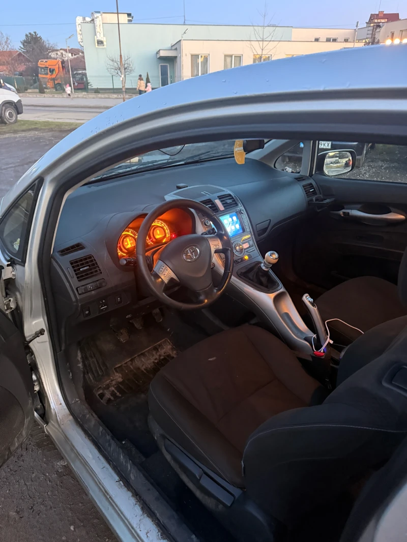 Toyota Auris, снимка 5 - Автомобили и джипове - 53120865
