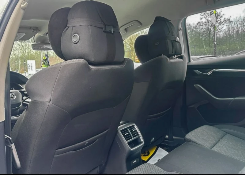Skoda Octavia 2.0 TDI комби / DSG / Digital, снимка 12 - Автомобили и джипове - 53341307