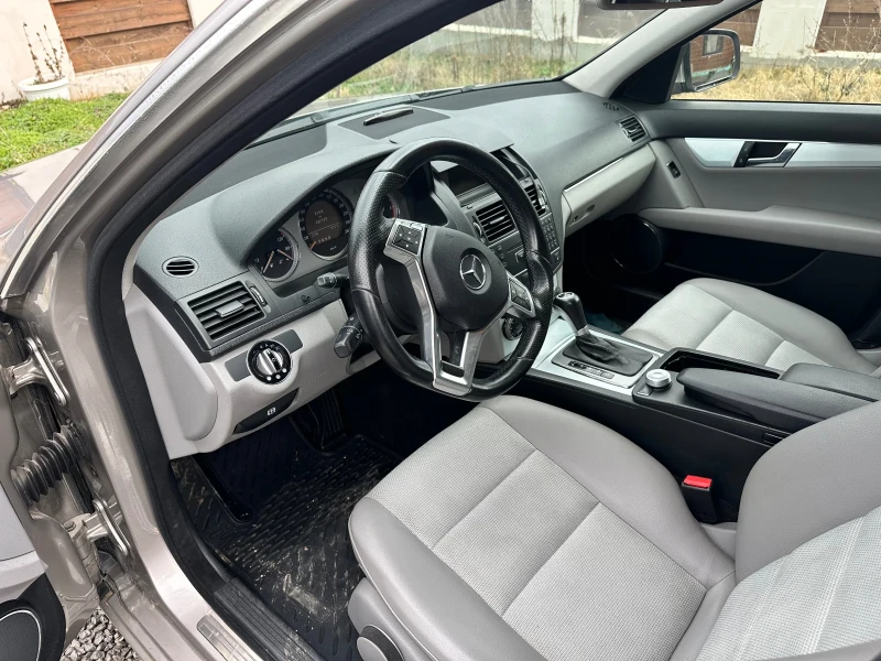 Mercedes-Benz C 320, снимка 10 - Автомобили и джипове - 53403720