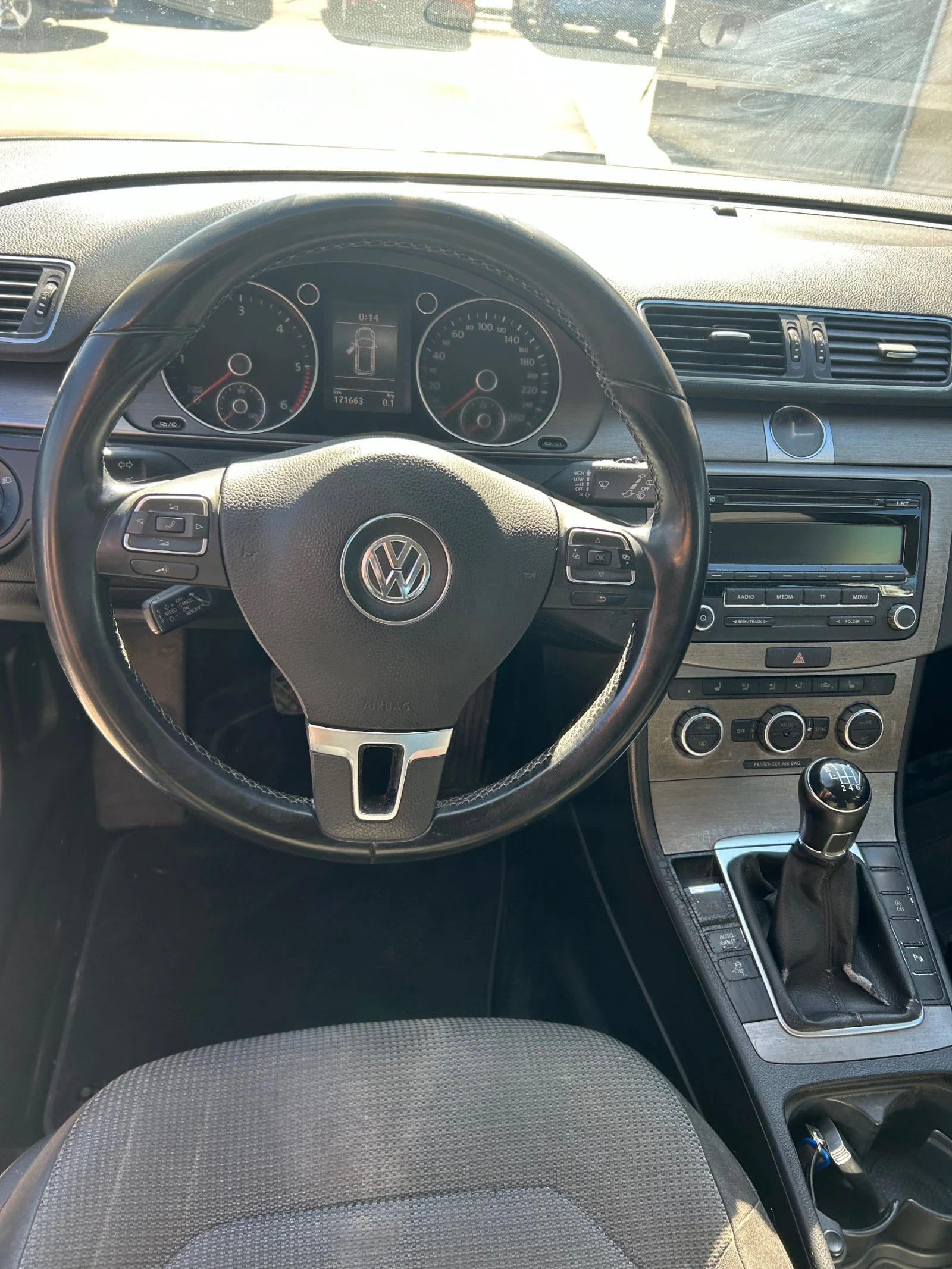 VW Passat 1.6 TDI R-line - изображение 10