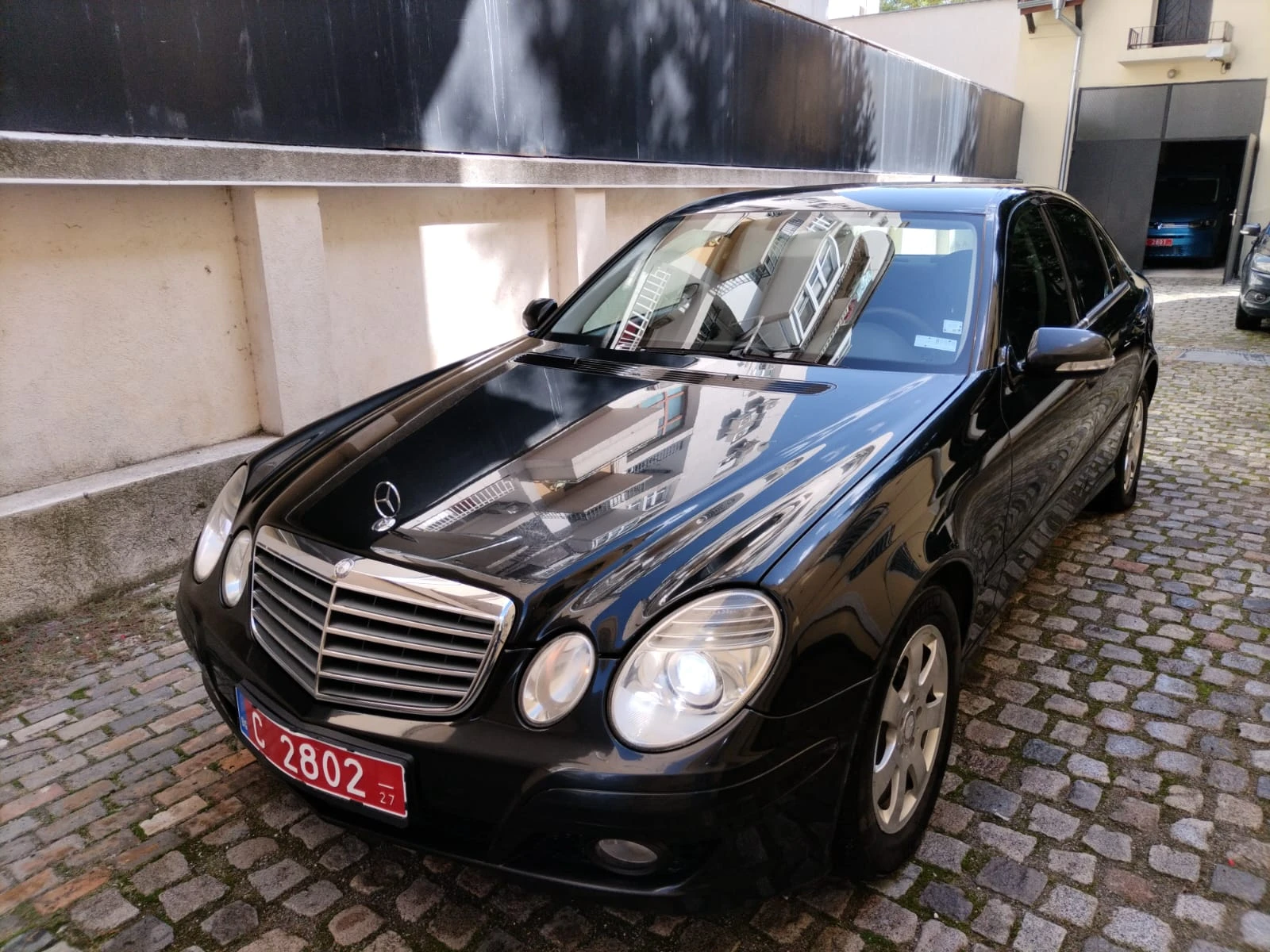 Mercedes-Benz E 200  - изображение 8