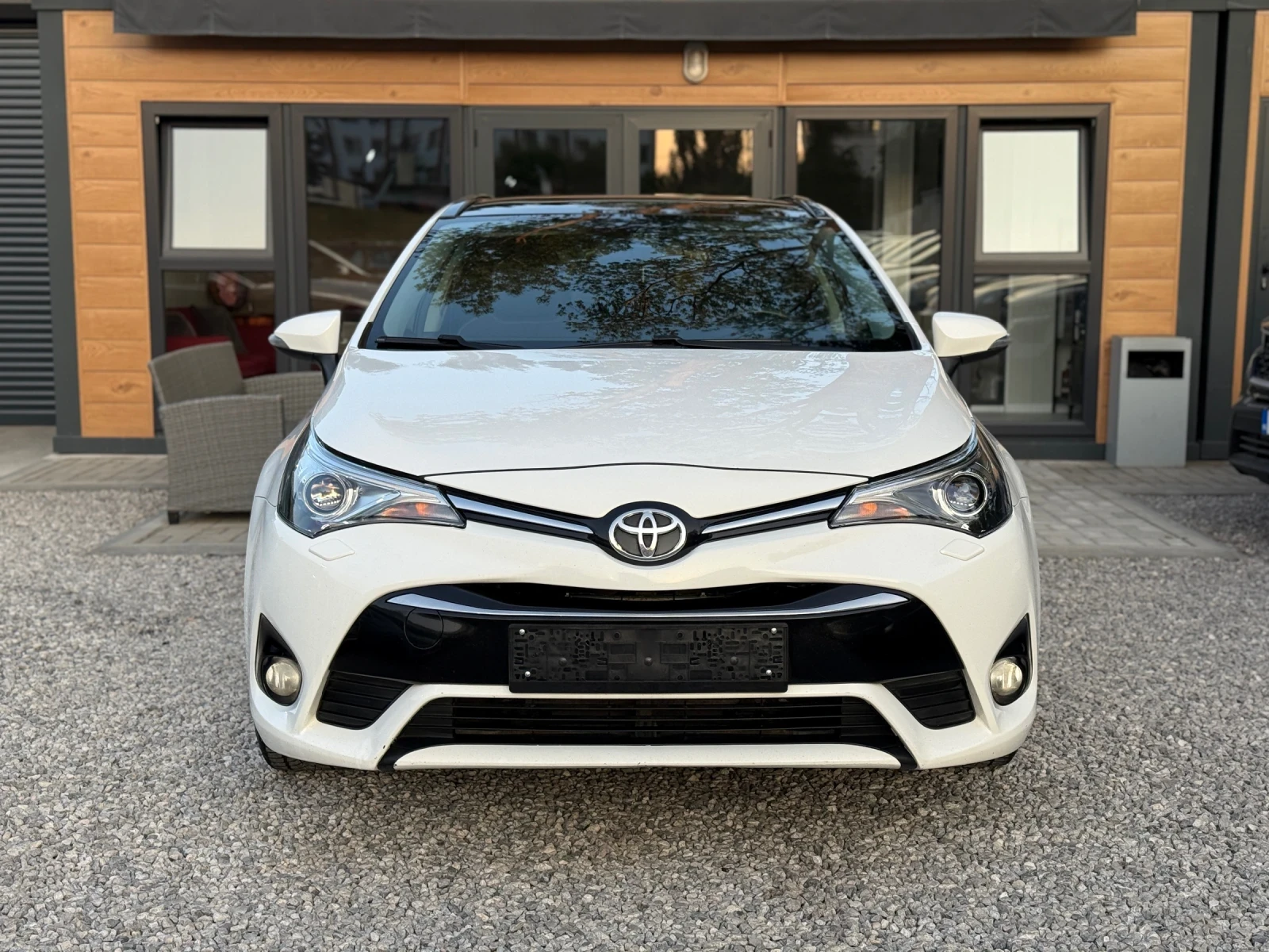 Toyota Avensis 1.8i/147кс/Premium/Панорама/Навигация/ - изображение 2