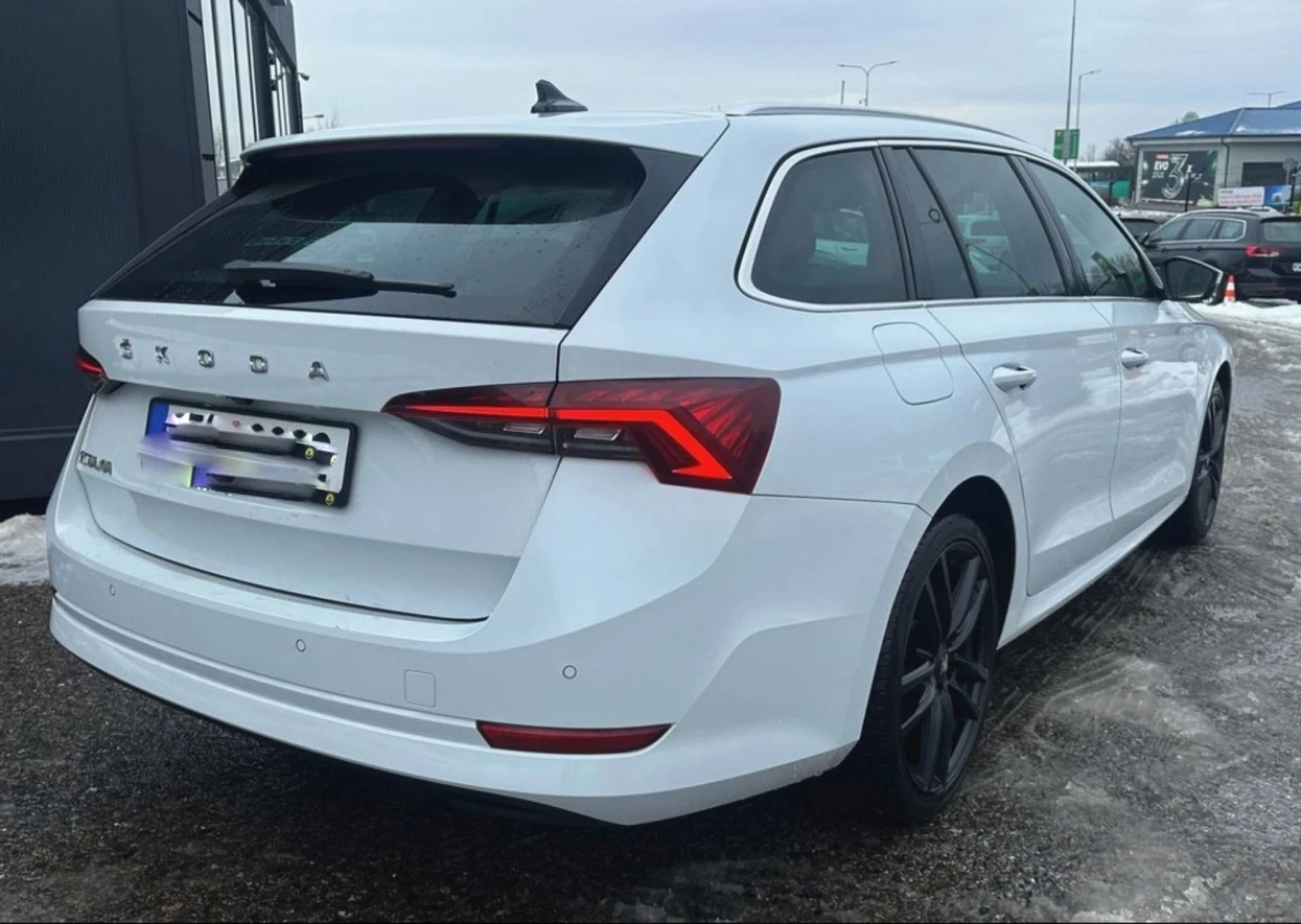 Skoda Octavia 2.0 TDI комби / DSG / Digital - изображение 5