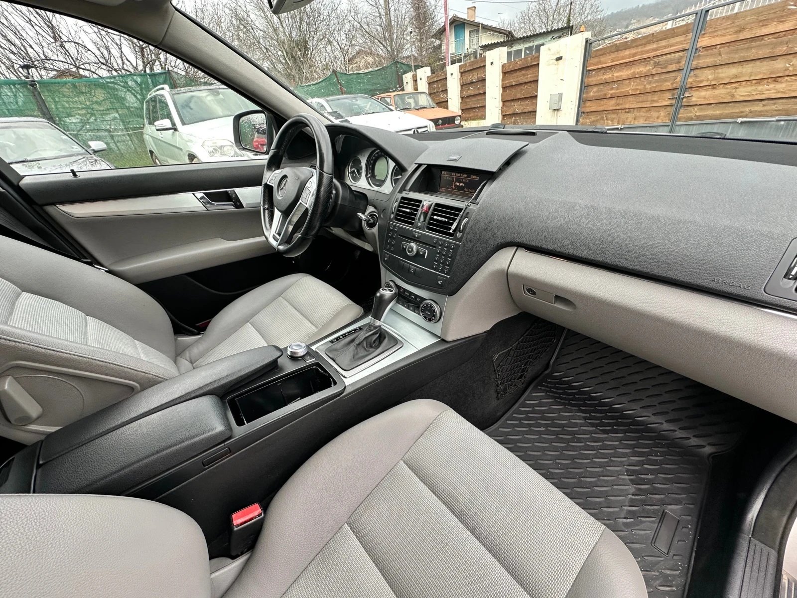 Mercedes-Benz C 320  - изображение 10