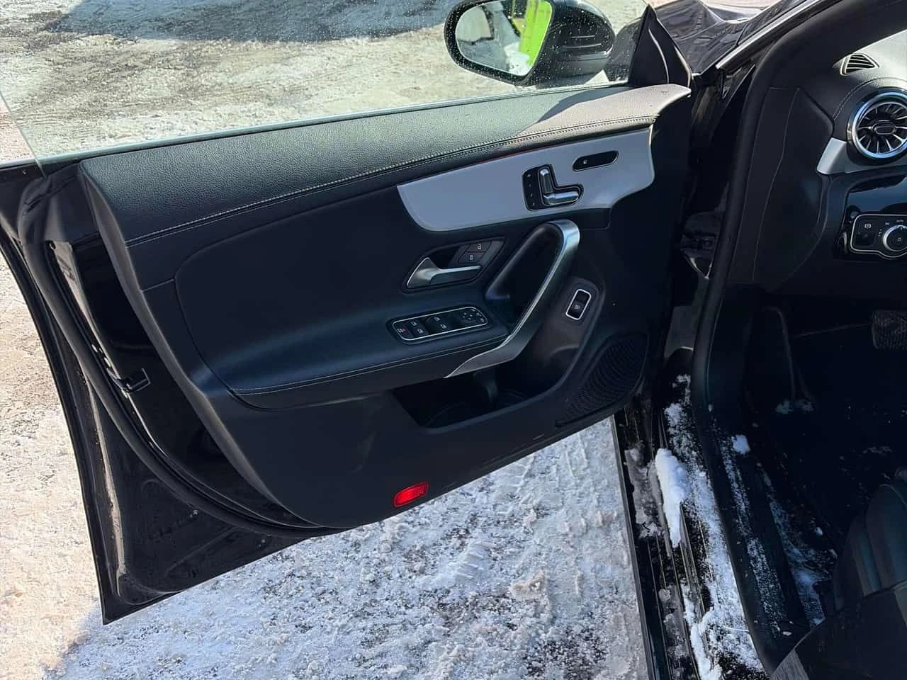 Mercedes-Benz CLA 220 * CARFAX * Дистроник * Панорама * , снимка 11 - Автомобили и джипове - 53907785