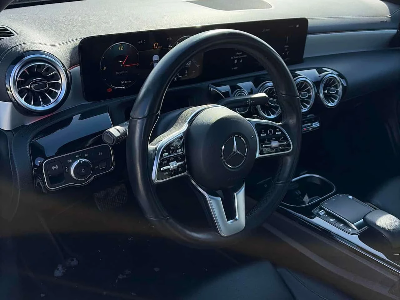 Mercedes-Benz CLA 220 * CARFAX * Дистроник * Панорама * , снимка 5 - Автомобили и джипове - 53907785