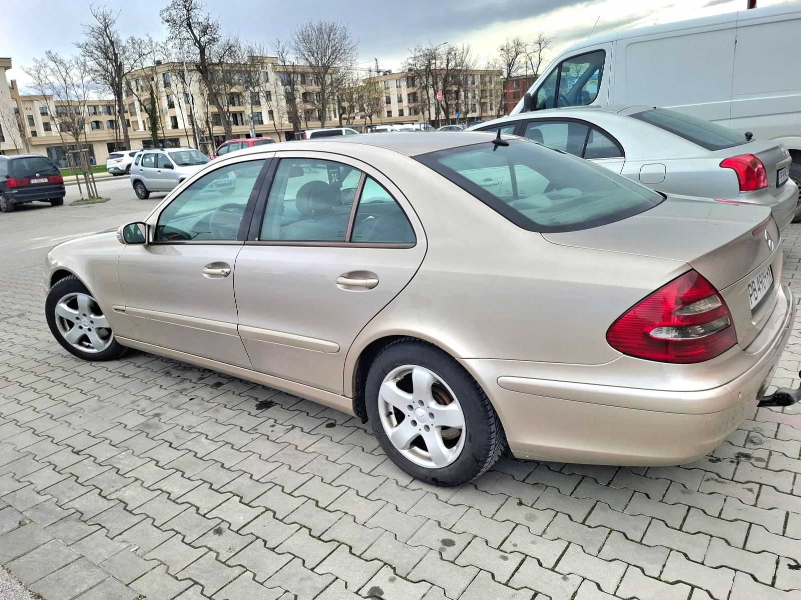 Mercedes-Benz E 200 Clasic cdi, снимка 14 - Автомобили и джипове - 54081999