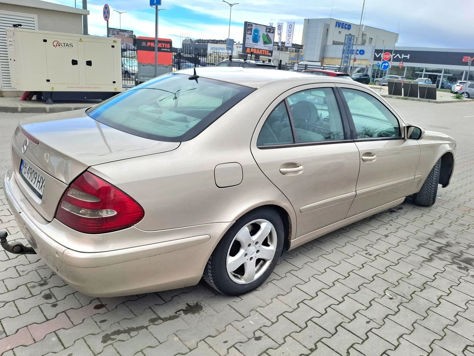Mercedes-Benz E 200 Clasic cdi, снимка 13 - Автомобили и джипове - 54081999