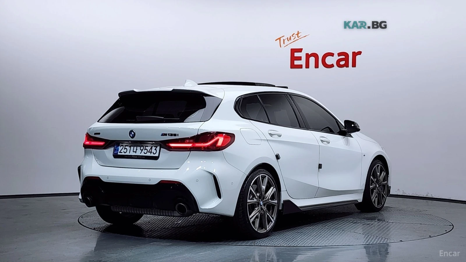 BMW M135 * M PACK* 360* Ambient Light* Head-up* PANO* , снимка 2 - Автомобили и джипове - 55062683