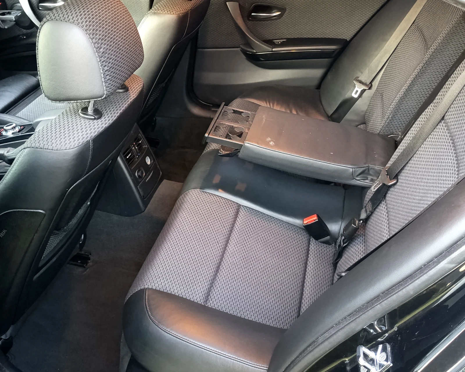 BMW 320 d Automat FACE Mpacket Xenon , снимка 12 - Автомобили и джипове - 56603705