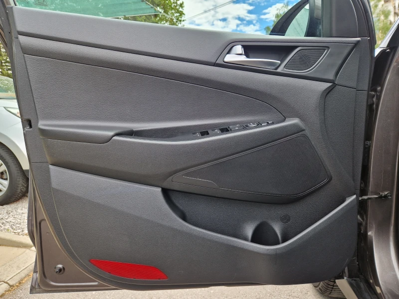 Hyundai Tucson 1.7CRDI EURO 6B, снимка 13 - Автомобили и джипове - 50449154