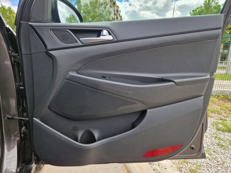 Hyundai Tucson 1.7CRDI EURO 6B, снимка 14 - Автомобили и джипове - 50449154