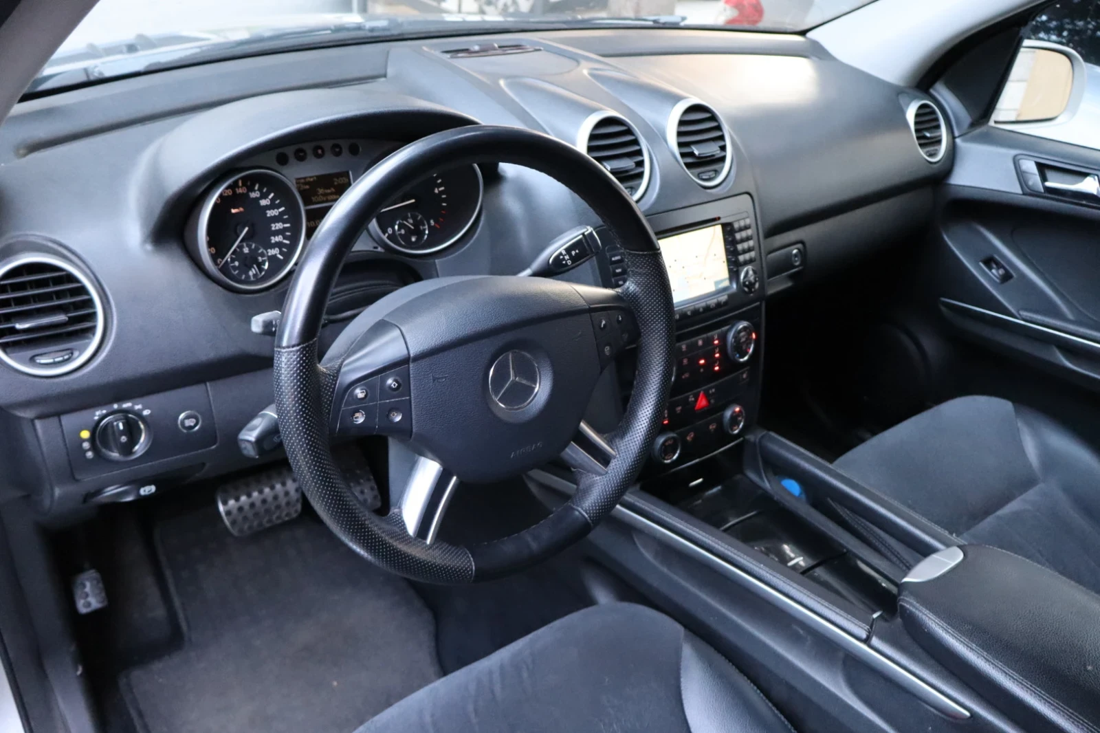 Mercedes-Benz ML 320, снимка 5 - Автомобили и джипове - 53845147