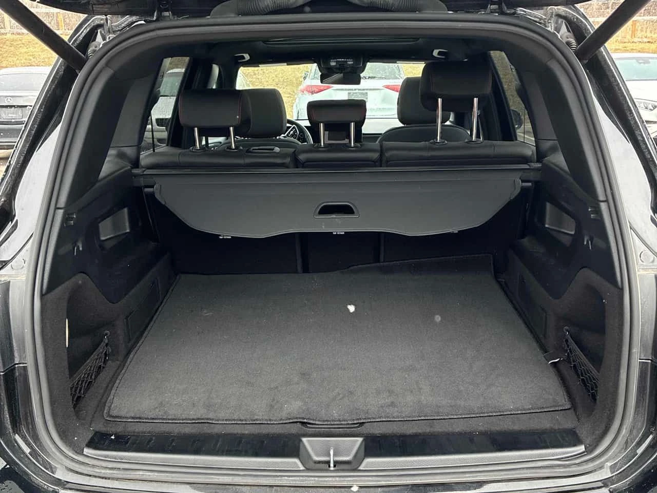 Mercedes-Benz GLB 250/CARFAX/ПАНОРАМА/360 КАМЕРИ/AMBIENT, снимка 15 - Автомобили и джипове - 53980750