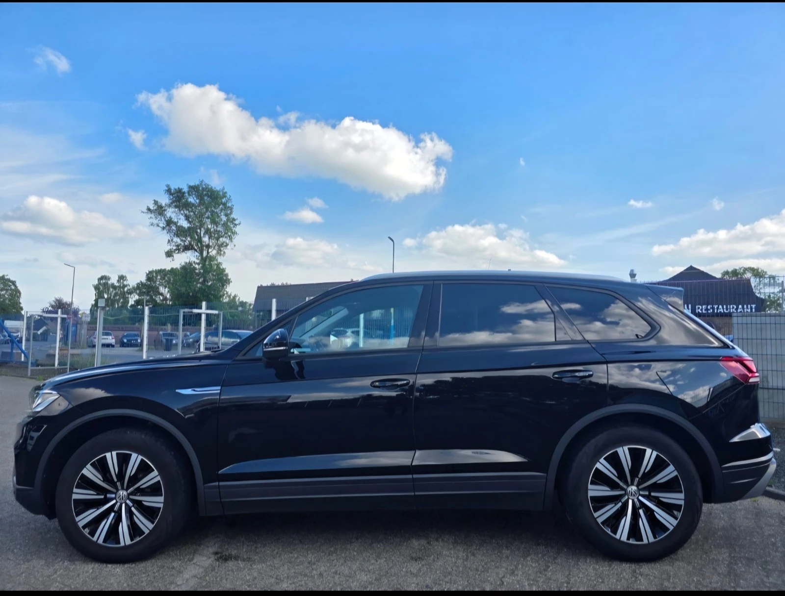 VW Touareg Сервизна история в Германия!!! Pano 4Motion, снимка 3 - Автомобили и джипове - 54771440