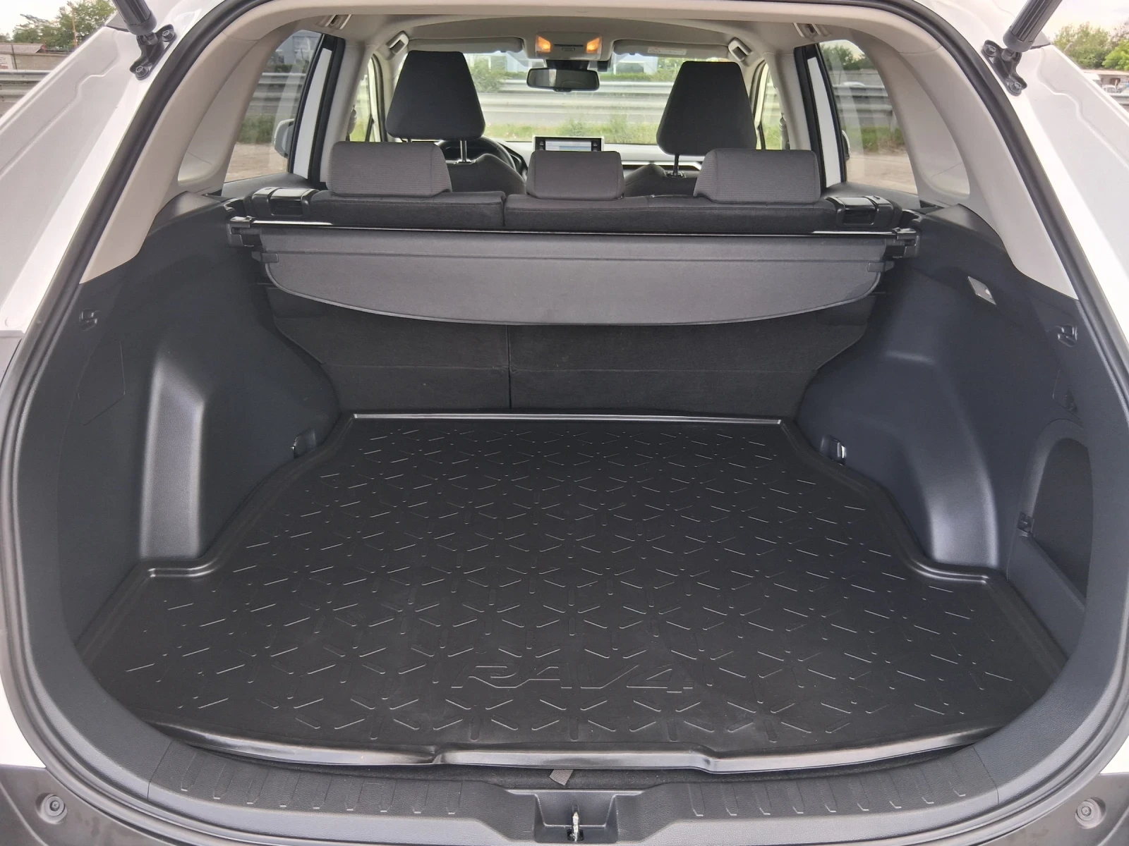 Toyota Rav4 2.5 хибрид евро 6d, снимка 8 - Автомобили и джипове - 54898606