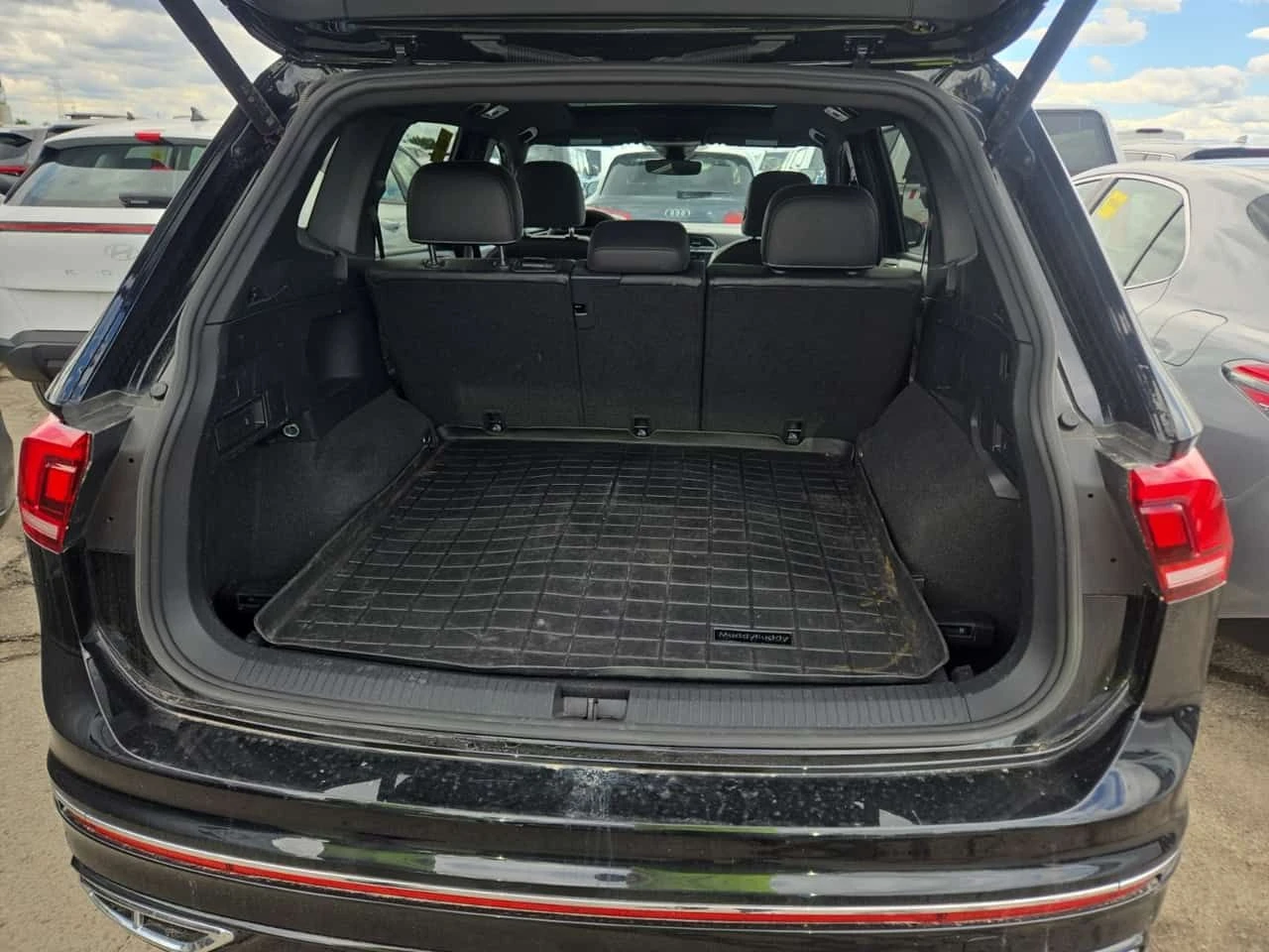 VW Tiguan SEL R LINE/CARFAX/ФИНАНСИРАНЕ, снимка 13 - Автомобили и джипове - 54941709
