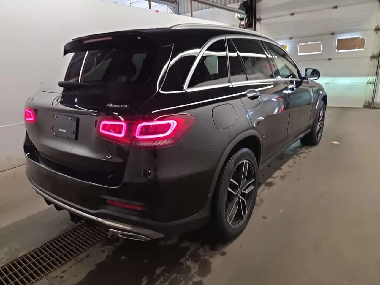 Mercedes-Benz GLC 300 * CARFAX * FULL DIGITAL * ПАНОРАМА * АМТОКРЕДИТ * , снимка 3 - Автомобили и джипове - 55056371