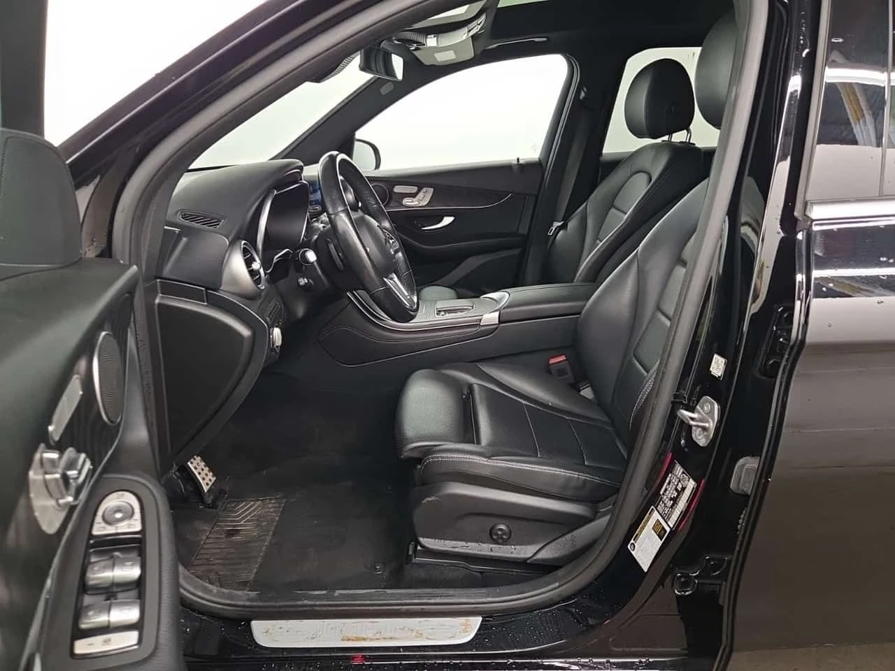 Mercedes-Benz GLC 300 * CARFAX * FULL DIGITAL * ПАНОРАМА * АМТОКРЕДИТ * , снимка 8 - Автомобили и джипове - 55056371