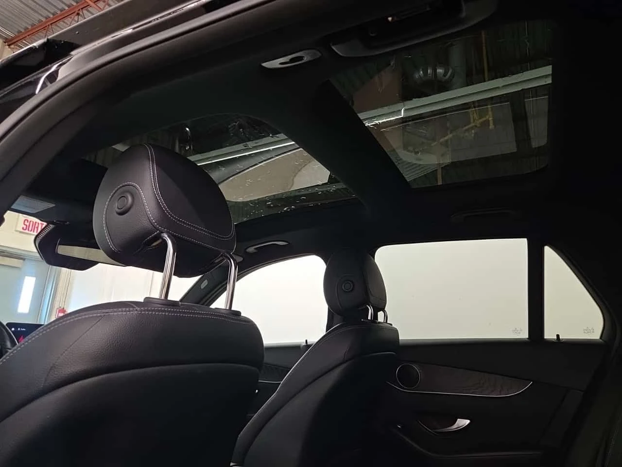 Mercedes-Benz GLC 300 * CARFAX * FULL DIGITAL * ПАНОРАМА * АМТОКРЕДИТ * , снимка 13 - Автомобили и джипове - 55056371