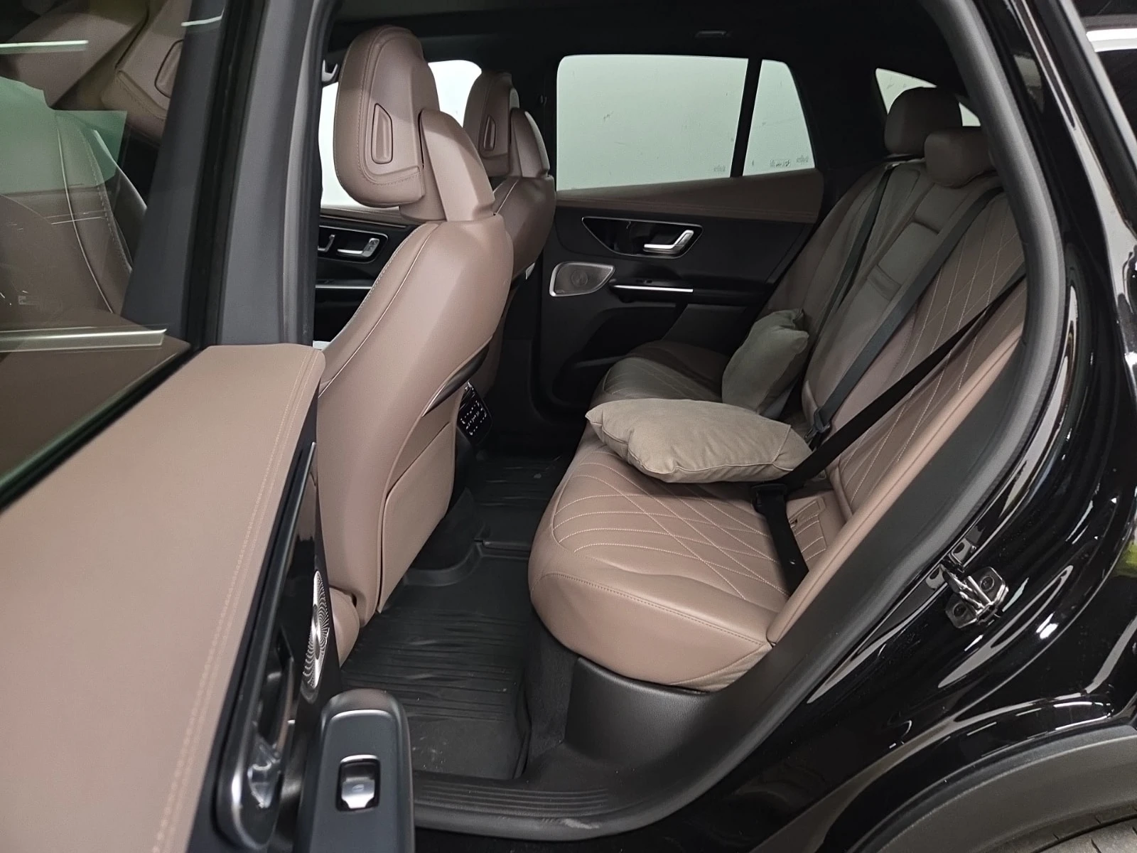 Mercedes-Benz EQE * 350 * CARFAX * Един собственик * Без инциденти *, снимка 10 - Автомобили и джипове - 55841885