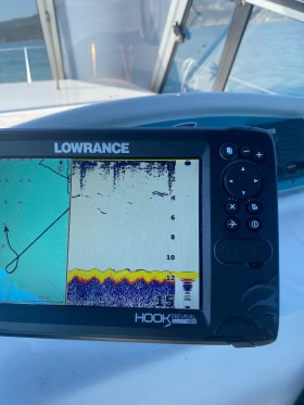 Моторна яхта Larson, снимка 7 - Воден транспорт - 53530096